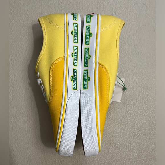 NWT - Vans x Sesame Street Heritage Low Top Sneaker - Men 7.5/Women 9/EU 40 - Picture 4 of 8